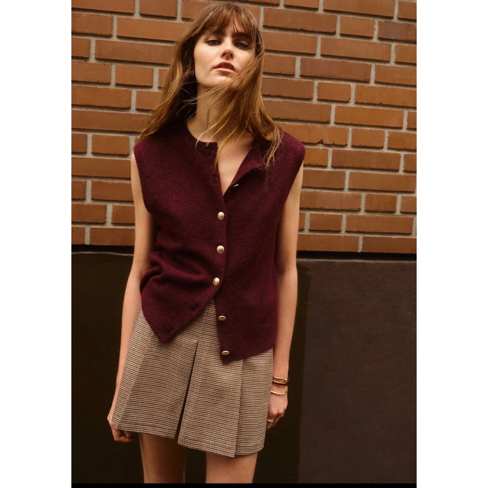 H&M Knit Cardigan Vest Womens Small Burgundy Gold Button Sleeveless Sweater Vest